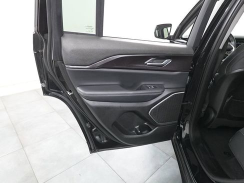 Used 2022 Jeep Grand Cherokee Laredo w/ Luxury Tech Group I image 22