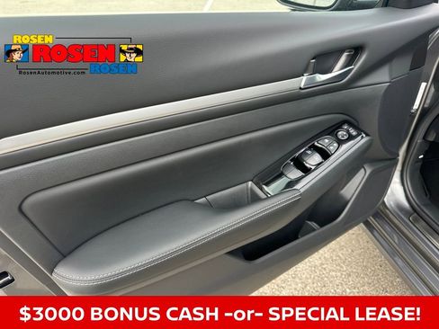 New 2025 Nissan Altima 2.5 SL image 10