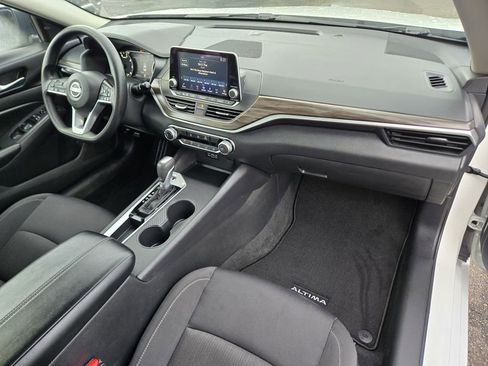Used 2025 Nissan Altima 2.5 SV image 14