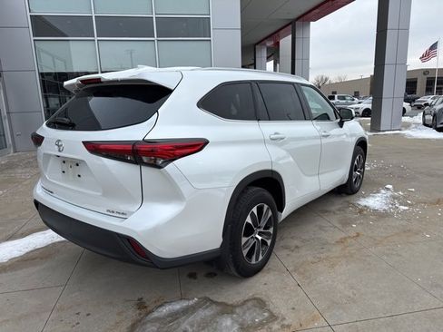 Used 2022 Toyota Highlander XLE image 7