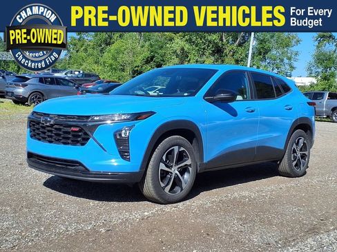 Used 2024 Chevrolet Trax RS w/ Sunroof Package FWD image 1