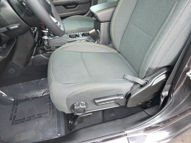 Used 2025 Jeep Wrangler Unlimited Sahara w/ Safety Group AWD/4WD image 19