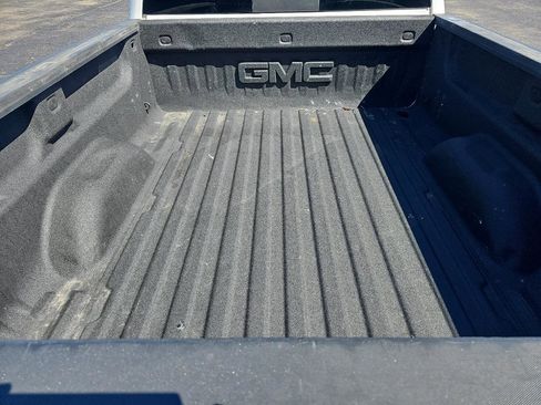 Used 2018 GMC Sierra 1500 SLT w/ All Terrain Package AWD/4WD image 6