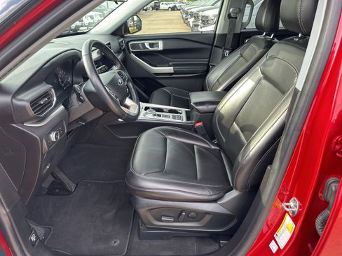 Used 2022 Ford Explorer XLT w/ Equipment Group 202A RWD image 13