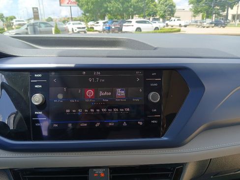 Certified 2024 Volkswagen Taos SE FWD image 13