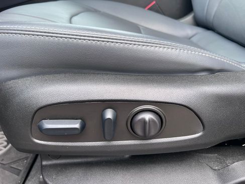 Used 2024 Buick Enclave Essence w/ Experience Buick Package AWD/4WD image 12