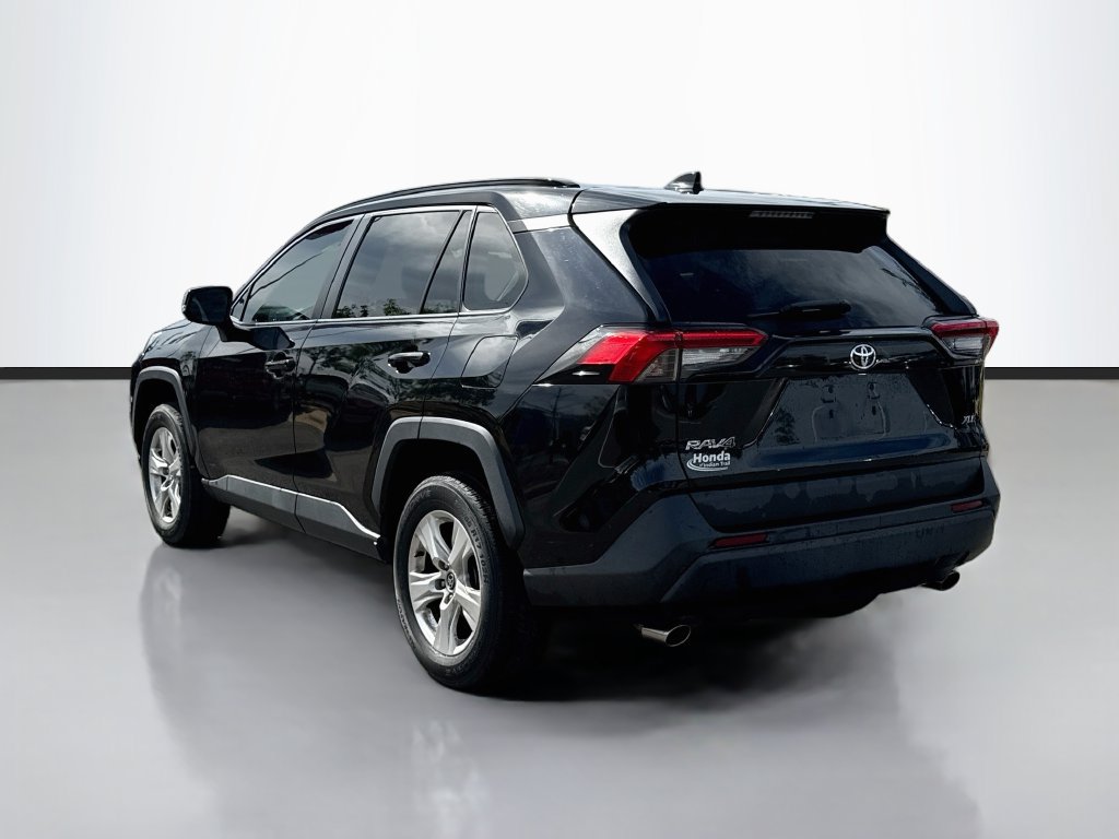 Used 2021 Toyota RAV4 XLE FWD image 5
