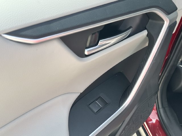 Used 2025 Toyota RAV4 XLE FWD image 15
