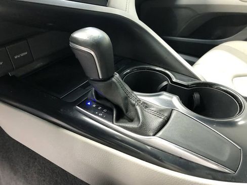 Used 2020 Toyota Camry SE image 24