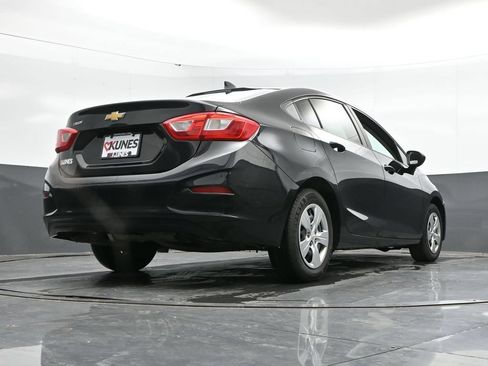 Used 2017 Chevrolet Cruze LS FWD image 37