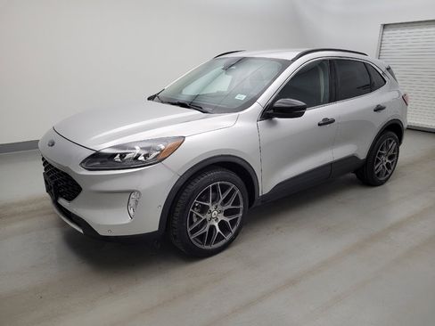 Used 2020 Ford Escape Titanium AWD/4WD image 2
