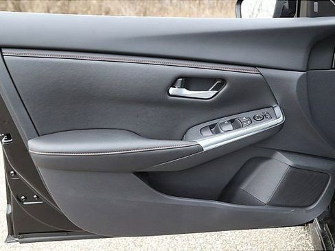 Used 2025 Nissan Sentra SR image 13