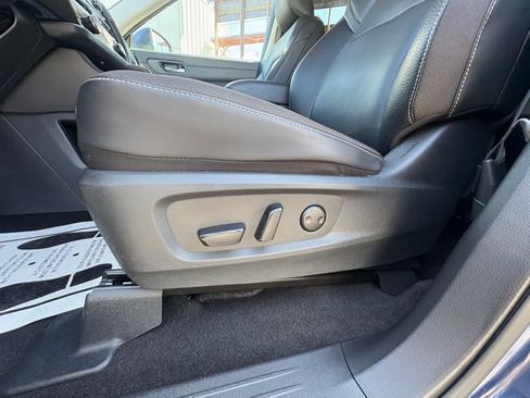 Used 2025 Nissan Pathfinder SL AWD/4WD image 34