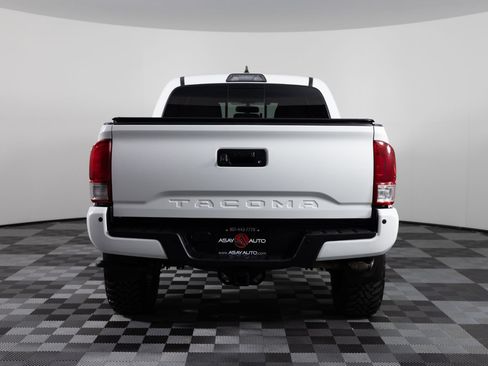 Used 2017 Toyota Tacoma TRD Off-Road w/ Premium & Technology Package AWD/4WD image 6