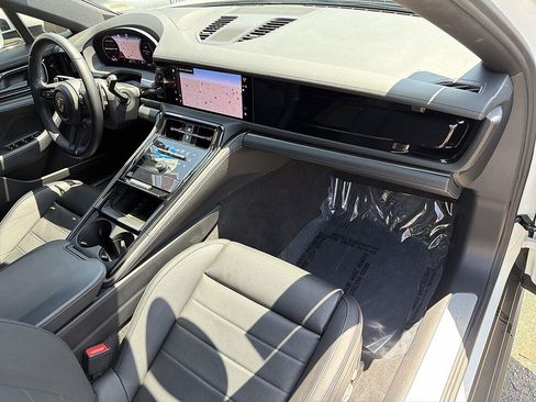 Used 2024 Porsche Panamera image 29