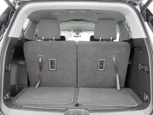 Used 2017 GMC Acadia SLE image 18