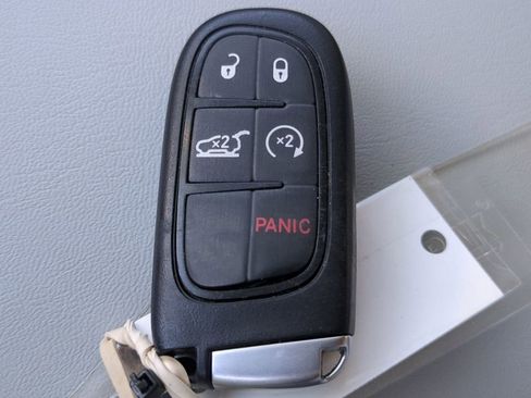 Used 2019 Jeep Cherokee Limited image 30