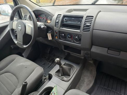 Used 2005 Nissan Frontier XE image 11