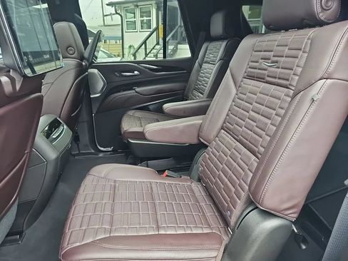Used 2021 Cadillac Escalade Premium Luxury Platinum RWD image 26