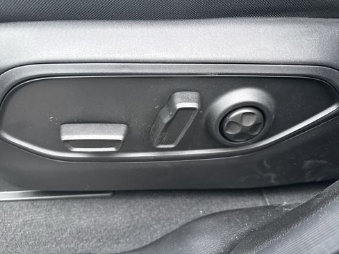 New 2025 Jeep Grand Cherokee Laredo X w/ Luxury Tech Group I image 17