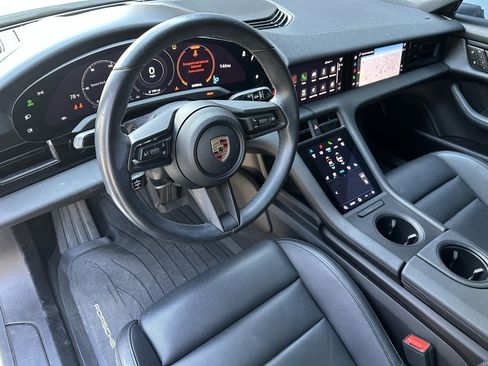 Used 2023 Porsche Taycan image 4