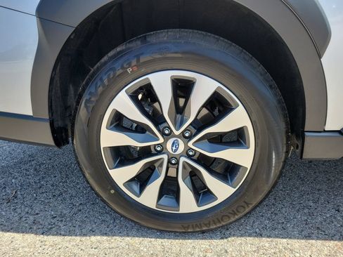 Used 2025 Subaru Outback Limited AWD/4WD image 5