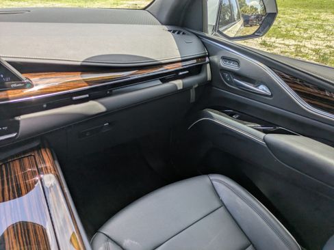 Used 2022 Cadillac Escalade ESV Luxury RWD image 15