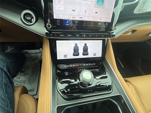 Used 2025 Jeep Grand Wagoneer Series III w/ Rear Seat Video Group 1 image 29