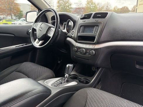 Used 2020 Dodge Journey SE w/ SE Popular Equipment Group image 34