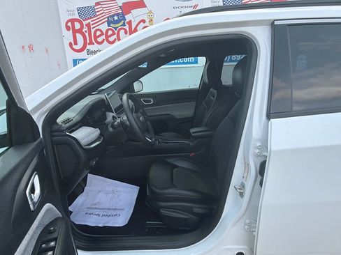 Used 2024 Jeep Compass Latitude image 18