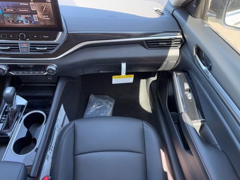 New 2025 Nissan Altima 2.5 SR w/ SR Premium Package image 15