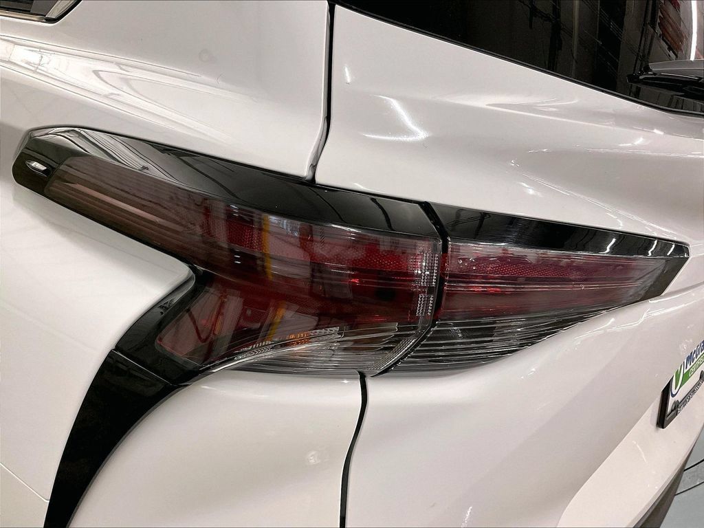 Used 2025 Toyota Sienna LE FWD image 35