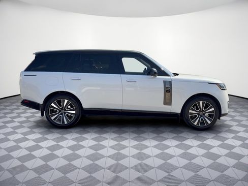 Used 2023 Land Rover Range Rover SV AWD/4WD image 8