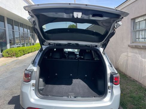 Used 2025 Jeep Compass Limited image 32