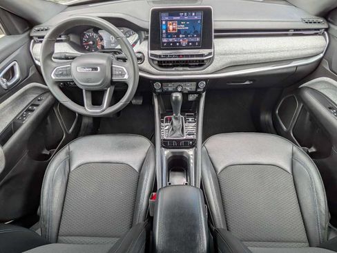 Used 2025 Jeep Compass Latitude AWD/4WD image 19