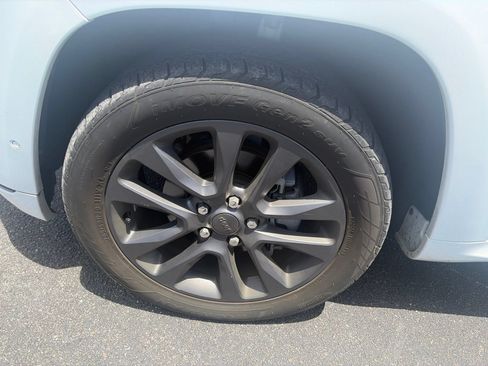 Used 2019 Jeep Grand Cherokee High Altitude RWD image 12