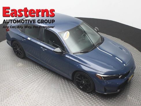 Used 2025 Honda Civic Sport image 3