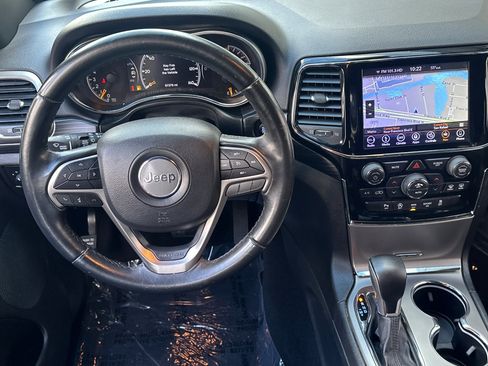 Used 2019 Jeep Grand Cherokee Laredo w/ Laredo X Package image 28