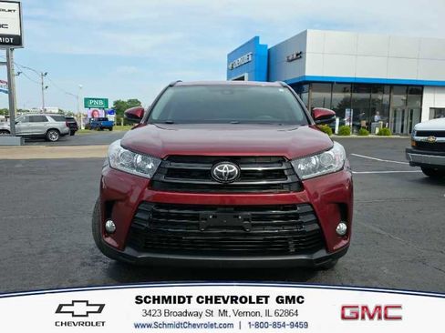 Used 2018 Toyota Highlander SE FWD image 2