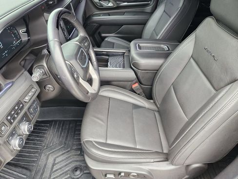 Used 2024 GMC Yukon Denali w/ Advanced Technology Package AWD/4WD image 3