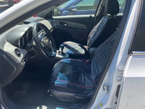 Used 2012 Chevrolet Cruze LS FWD image 3