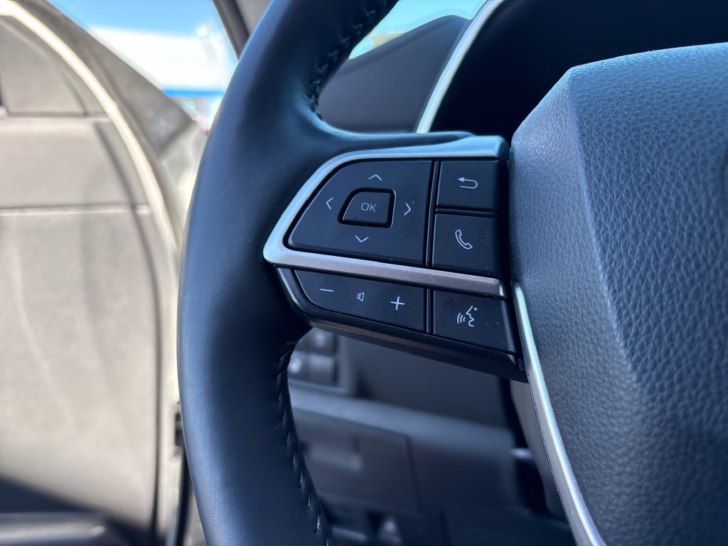 Used 2023 Toyota Highlander XLE AWD/4WD image 37