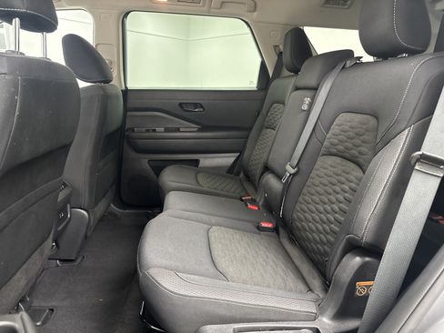Used 2024 Nissan Pathfinder SV FWD image 16