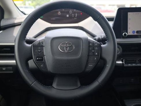 Certified 2025 Toyota Prius LE FWD image 7