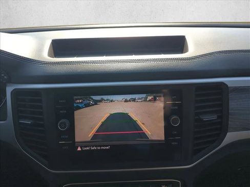 Used 2021 Volkswagen Atlas Cross Sport SE w/ V6 Towing Package image 12