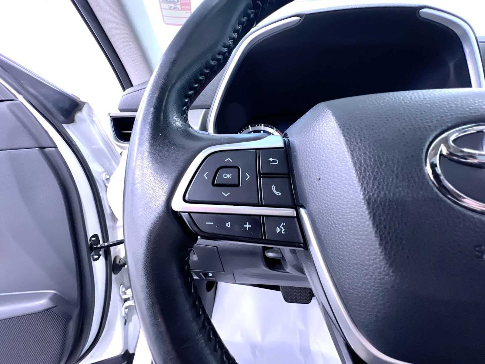 Used 2023 Toyota Highlander XLE AWD/4WD image 20