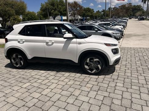 Used 2025 Hyundai Venue SEL FWD image 15