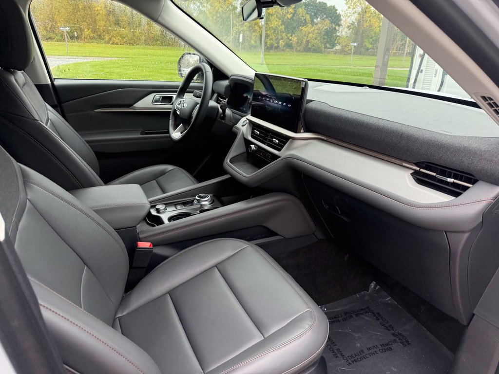 Used 2026 Ford Explorer Active w/ Active Comfort Package AWD/4WD image 38