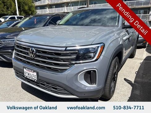 Used 2025 Volkswagen Atlas SE FWD image 1