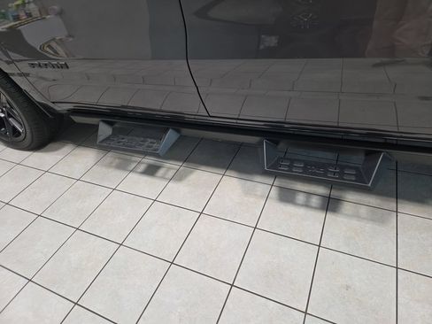 Used 2024 RAM 1500 Laramie AWD/4WD image 32